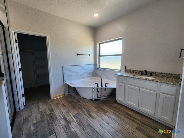 724 Golden Eagle Drive, Salado, TX 76571