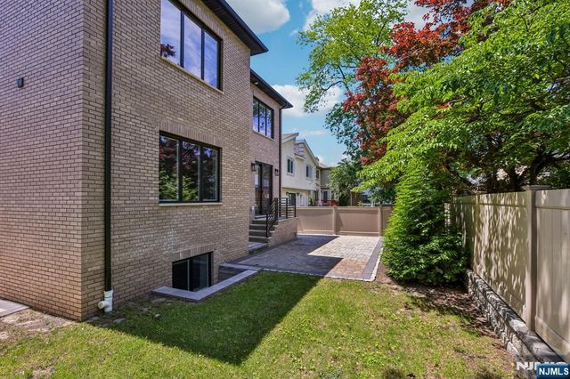 211 Warwick Avenue 1, Fort Lee, NJ 07024