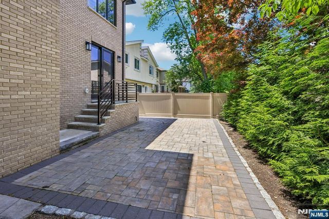211 Warwick Avenue 1, Fort Lee, NJ 07024
