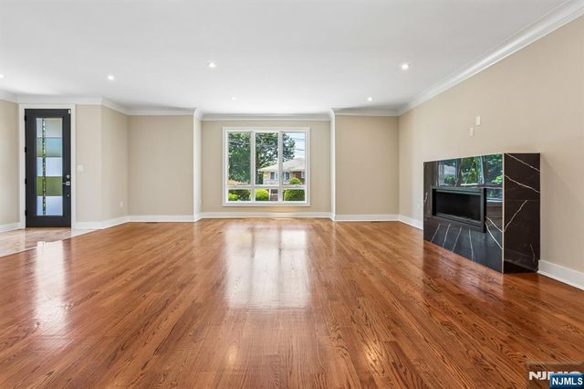 211 Warwick Avenue 1, Fort Lee, NJ 07024