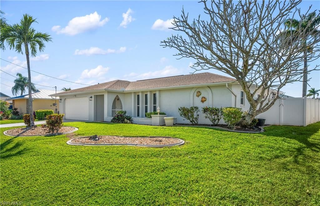 Image 10 of property listing at 1936 SE 31st TER, Cape Coral, FL 33904