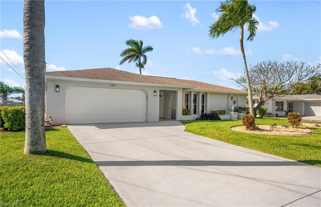 Image 11 of property listing at 1936 SE 31st TER, Cape Coral, FL 33904
