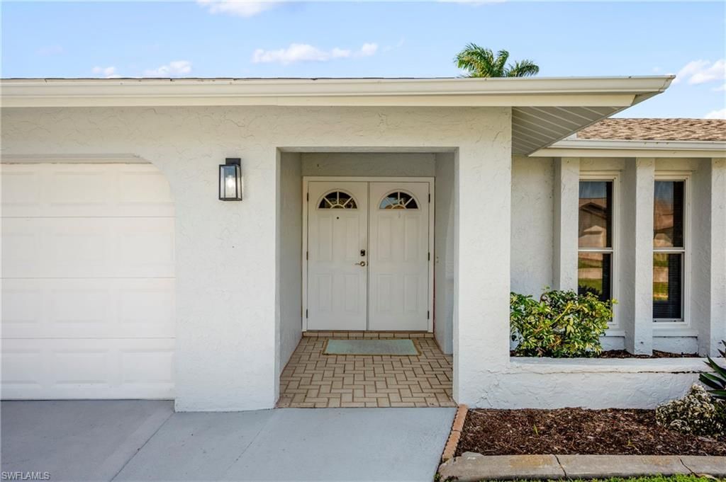 Image 12 of property listing at 1936 SE 31st TER, Cape Coral, FL 33904
