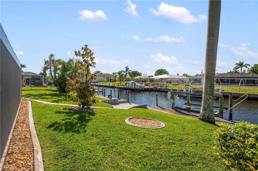 Image 13 of property listing at 1936 SE 31st TER, Cape Coral, FL 33904