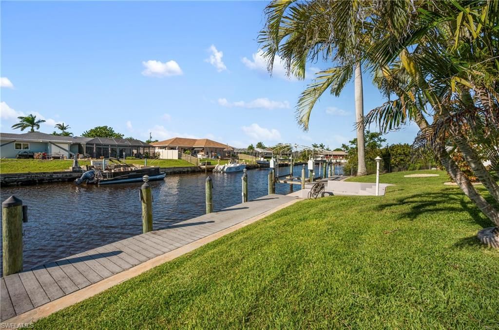 Image 15 of property listing at 1936 SE 31st TER, Cape Coral, FL 33904