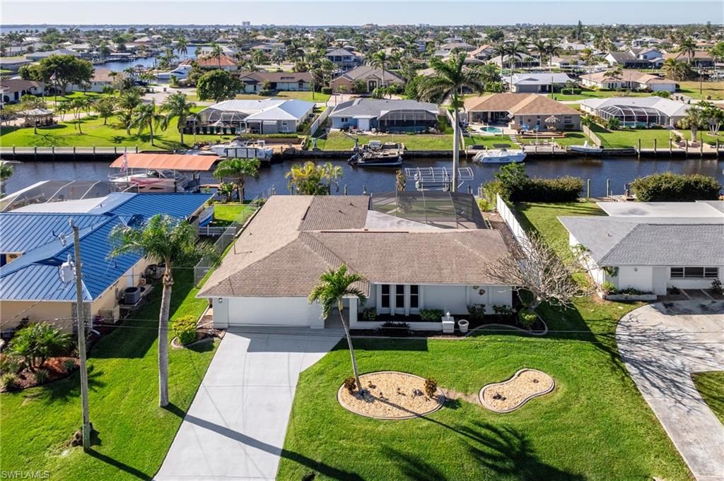 Image 2 of property listing at 1936 SE 31st TER, Cape Coral, FL 33904