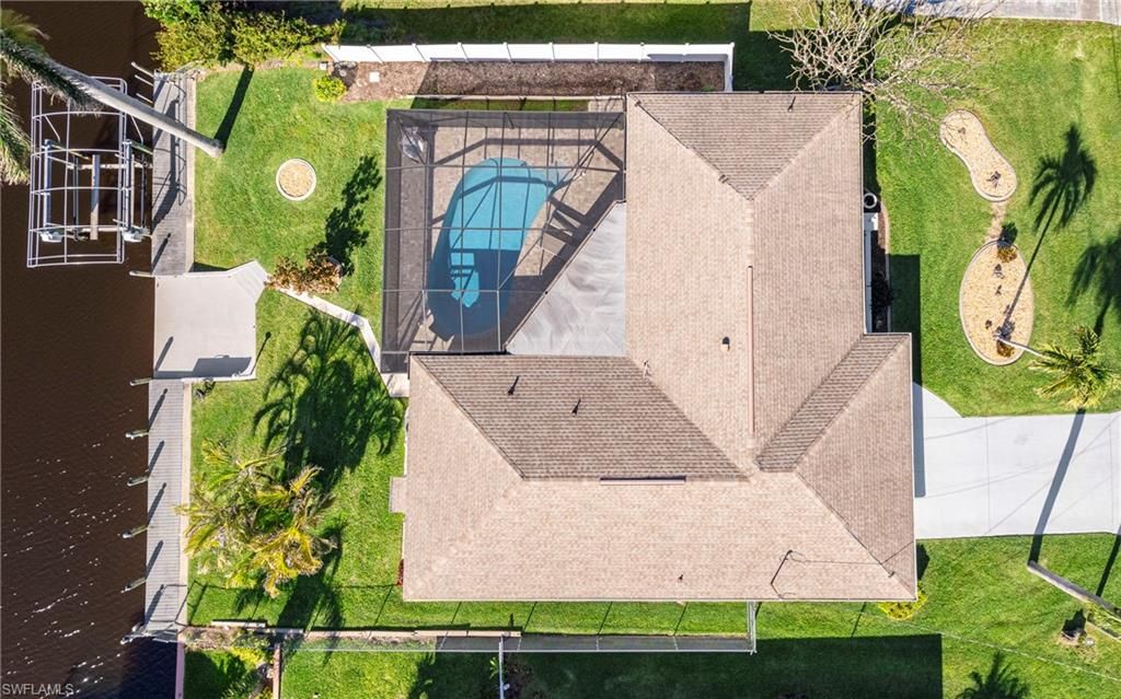 Image 3 of property listing at 1936 SE 31st TER, Cape Coral, FL 33904