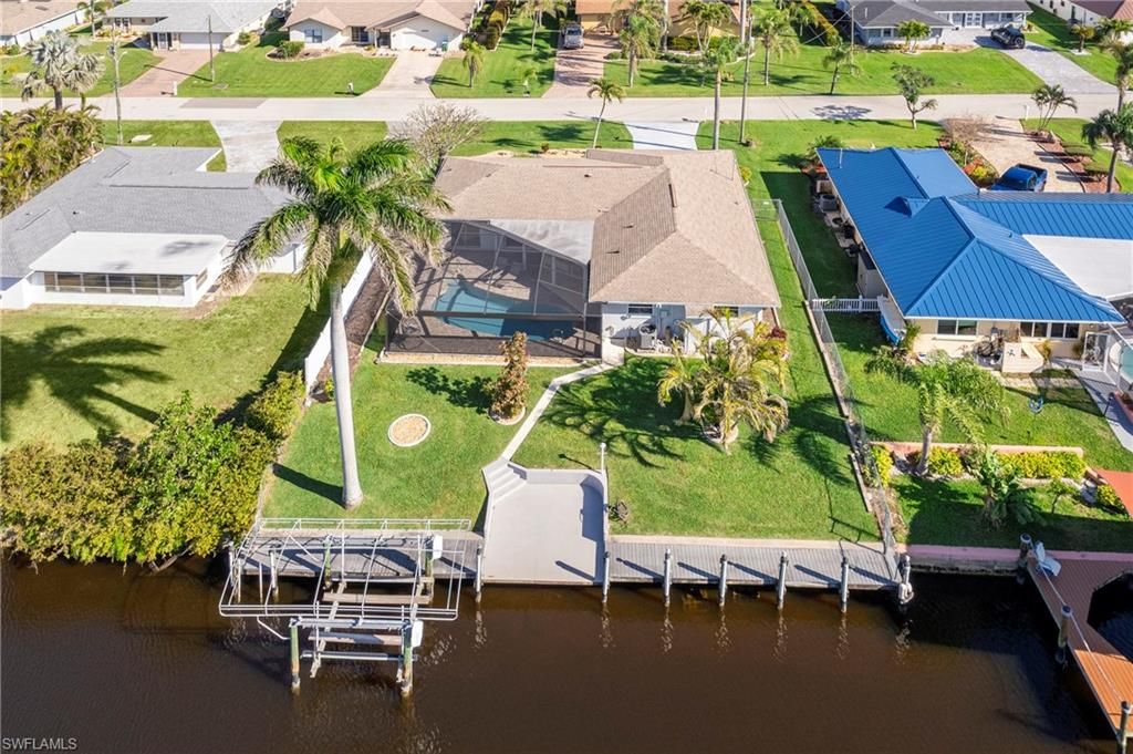 Image 5 of property listing at 1936 SE 31st TER, Cape Coral, FL 33904