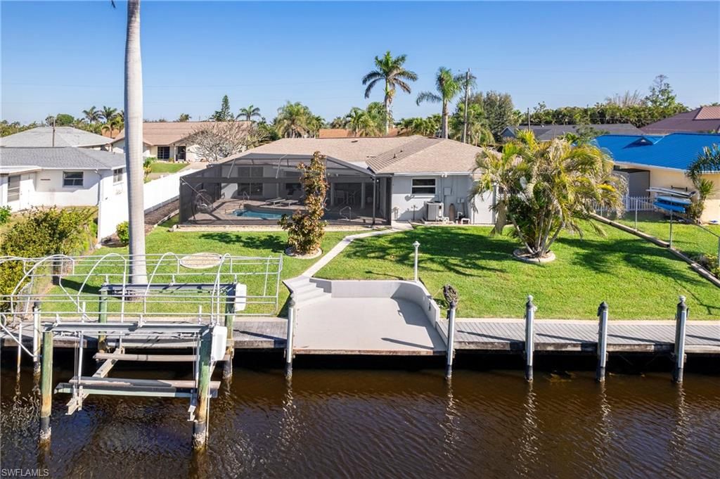 Image 6 of property listing at 1936 SE 31st TER, Cape Coral, FL 33904