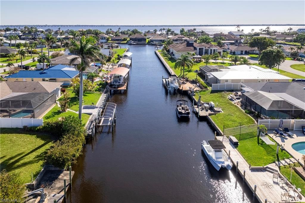 Image 7 of property listing at 1936 SE 31st TER, Cape Coral, FL 33904