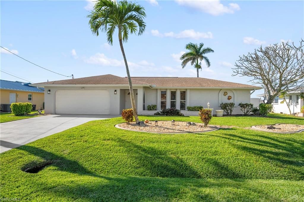 Image 9 of property listing at 1936 SE 31st TER, Cape Coral, FL 33904