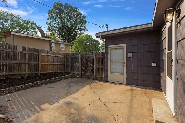 12205 E 46th Street S, Independence, MO 64055