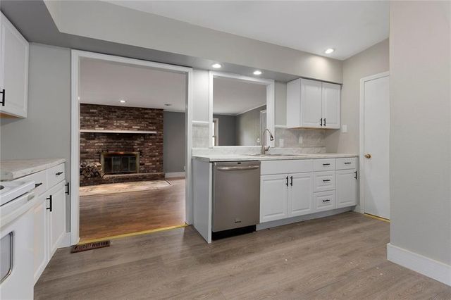 12205 E 46th Street S, Independence, MO 64055