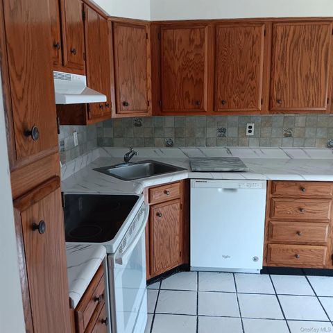 200 Hilton Avenue 30, Hempstead, NY 11550