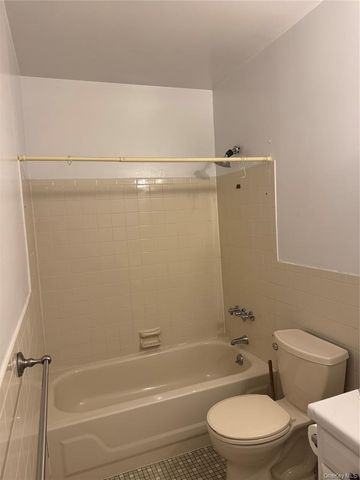 200 Hilton Avenue 30, Hempstead, NY 11550