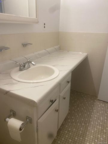 200 Hilton Avenue 30, Hempstead, NY 11550
