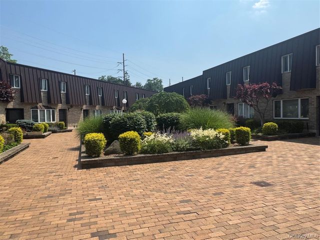 200 Hilton Avenue 30, Hempstead, NY 11550