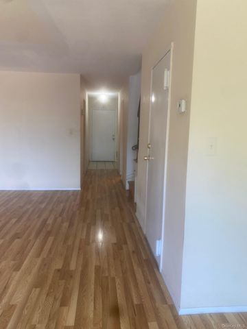 200 Hilton Avenue 30, Hempstead, NY 11550