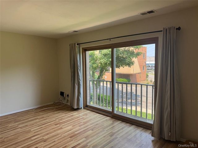 200 Hilton Avenue 30, Hempstead, NY 11550
