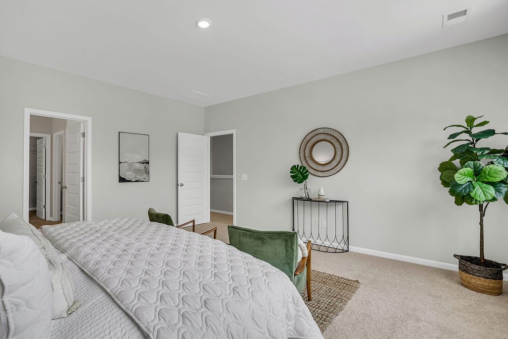 Image 16 of property listing at 124 Dahlberg Street, Summerville, SC 29483