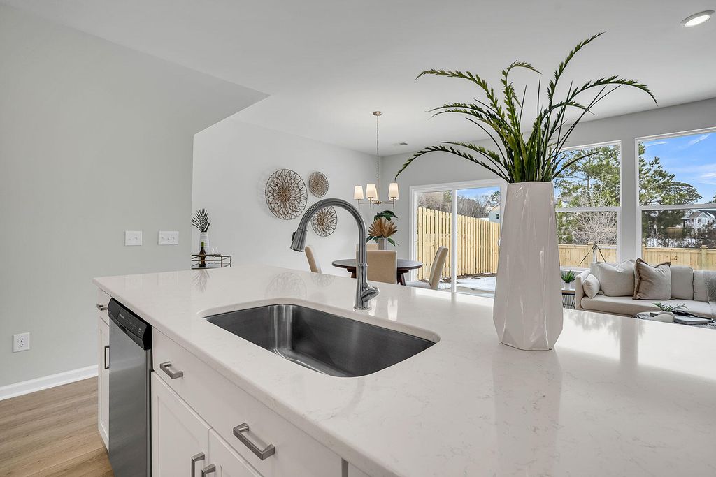 Image 9 of property listing at 124 Dahlberg Street, Summerville, SC 29483
