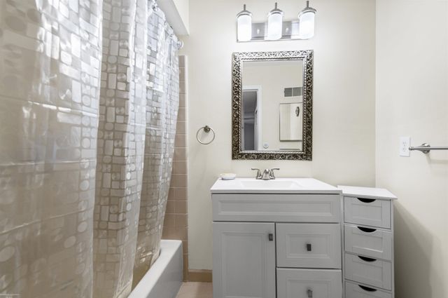 417 Country Club Drive, Saint Clair Shores, MI 48082