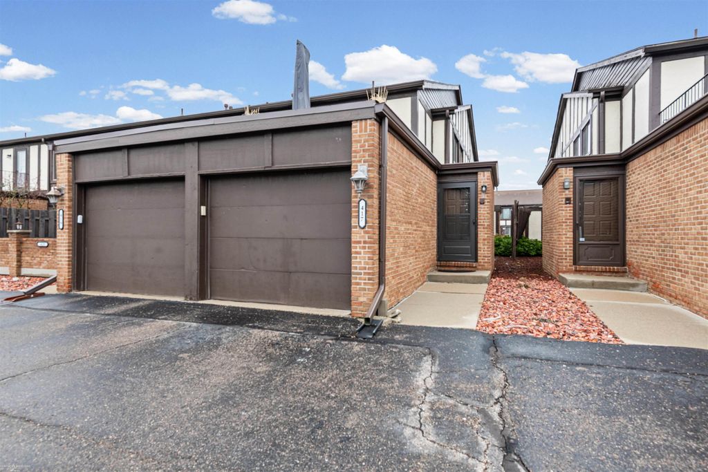 417 Country Club Drive, Saint Clair Shores, MI 48082