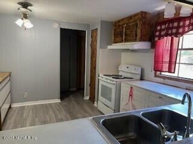 10003 HOGAN Street, Jacksonville, FL 32218