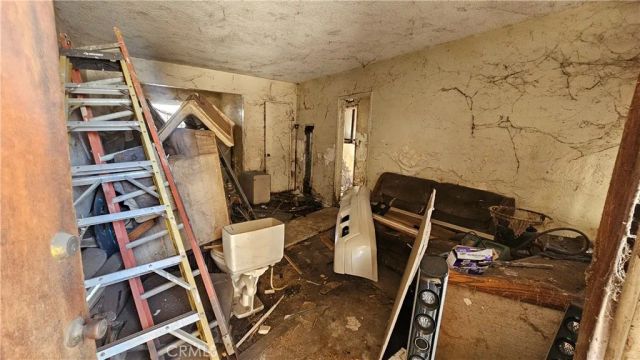 1004 N Poinsettia, Compton, CA 90221