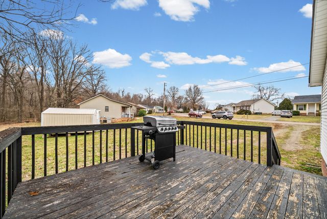 420 Sideline Dr, Oak Grove, KY 42262