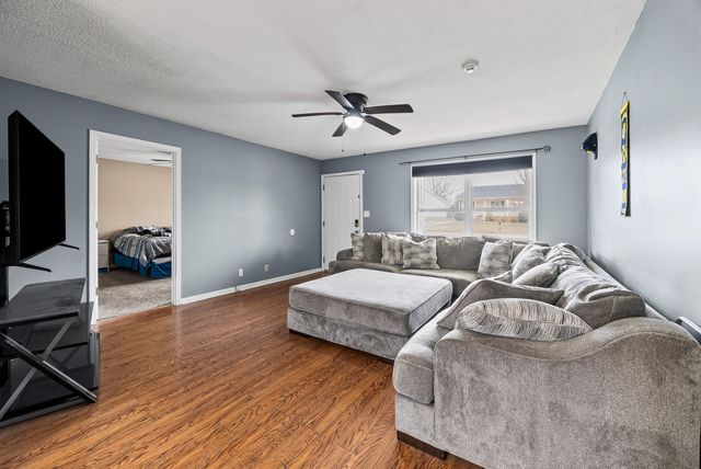 420 Sideline Dr, Oak Grove, KY 42262