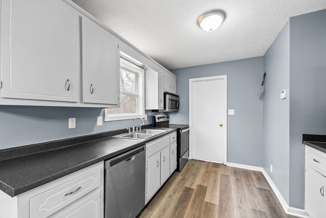 420 Sideline Dr, Oak Grove, KY 42262