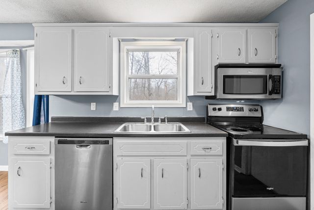 420 Sideline Dr, Oak Grove, KY 42262