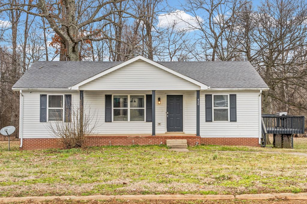 420 Sideline Dr, Oak Grove, KY 42262