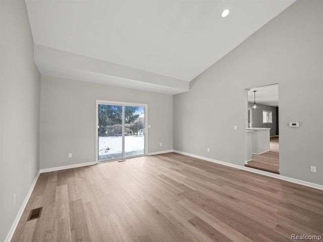 6866 Serenity Drive, Troy, MI 48098