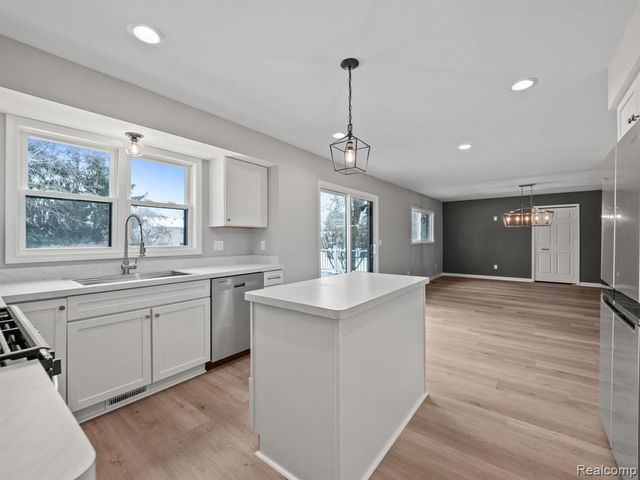 6866 Serenity Drive, Troy, MI 48098