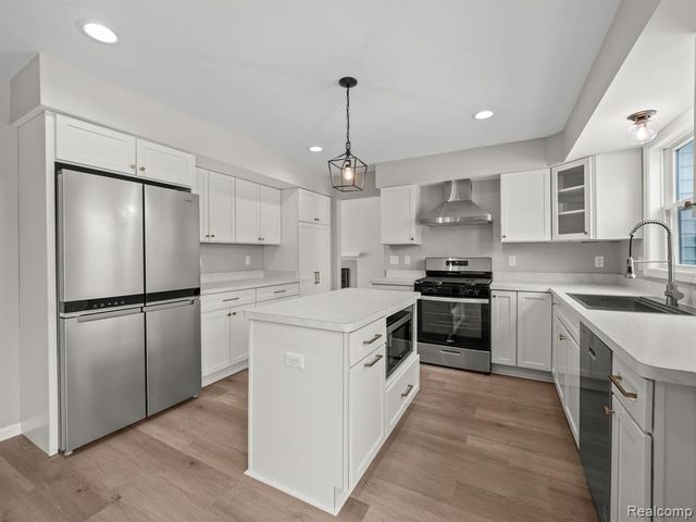 6866 Serenity Drive, Troy, MI 48098