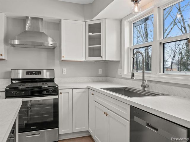 6866 Serenity Drive, Troy, MI 48098