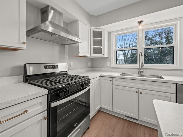 6866 Serenity Drive, Troy, MI 48098