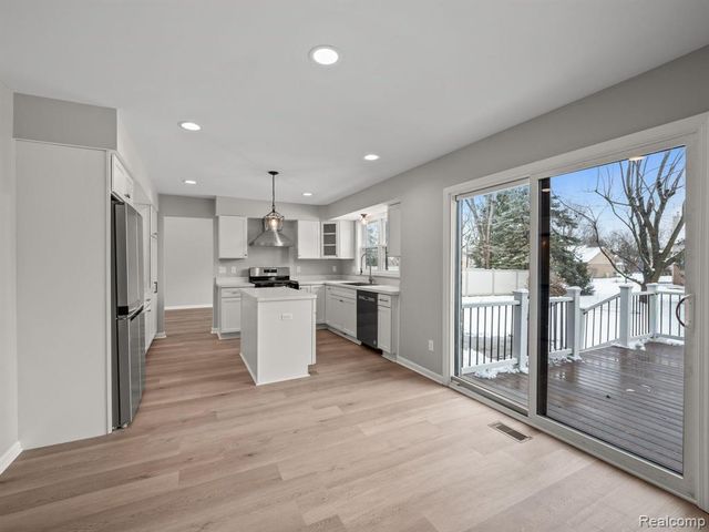 6866 Serenity Drive, Troy, MI 48098