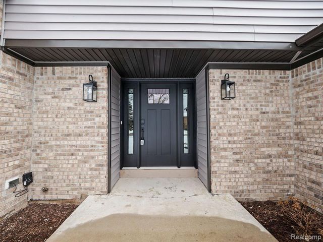 6866 Serenity Drive, Troy, MI 48098