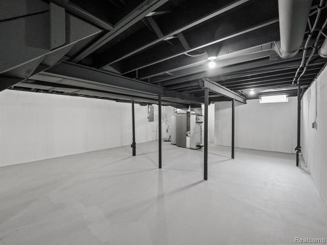 6866 Serenity Drive, Troy, MI 48098