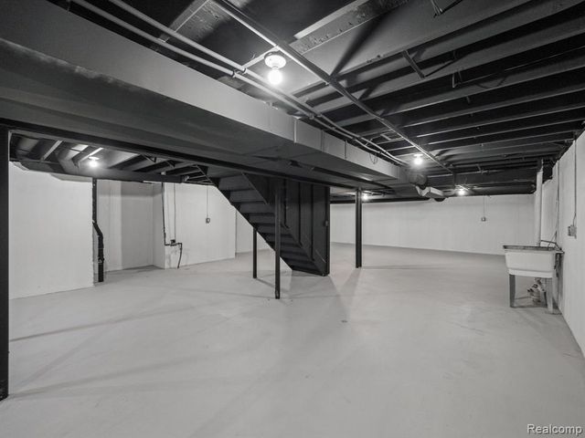 6866 Serenity Drive, Troy, MI 48098