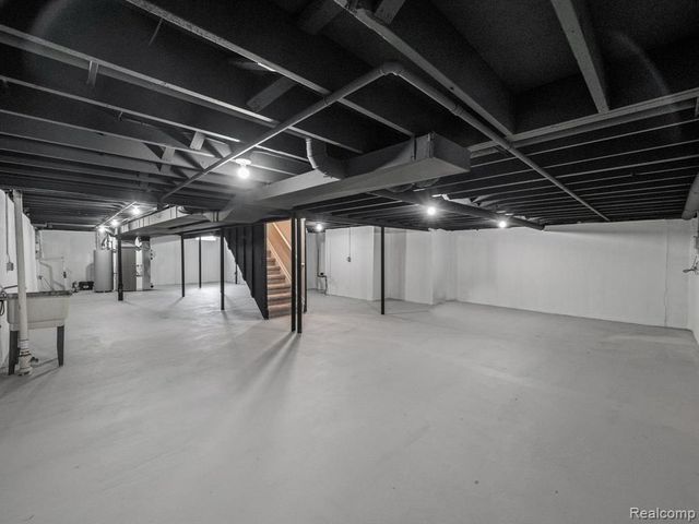 6866 Serenity Drive, Troy, MI 48098