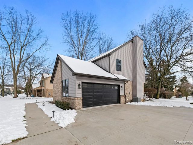 6866 Serenity Drive, Troy, MI 48098