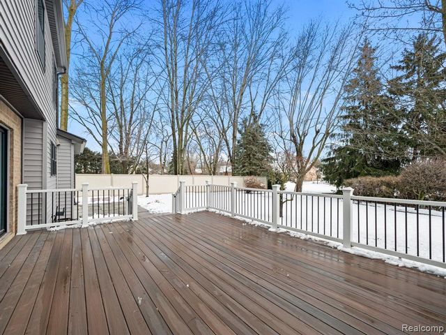 6866 Serenity Drive, Troy, MI 48098