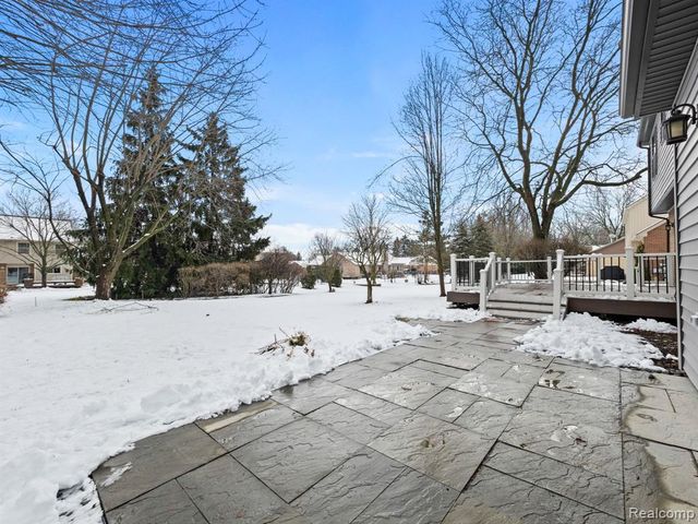 6866 Serenity Drive, Troy, MI 48098