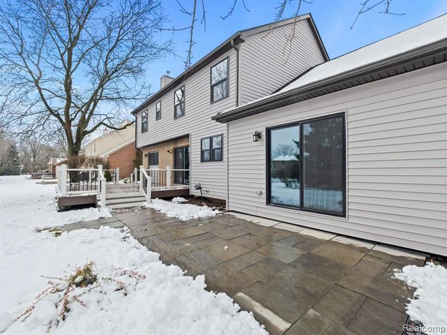 6866 Serenity Drive, Troy, MI 48098