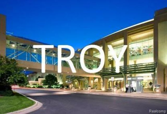 6866 Serenity Drive, Troy, MI 48098