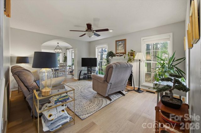 612 35th Street NE, Conover, NC 28613